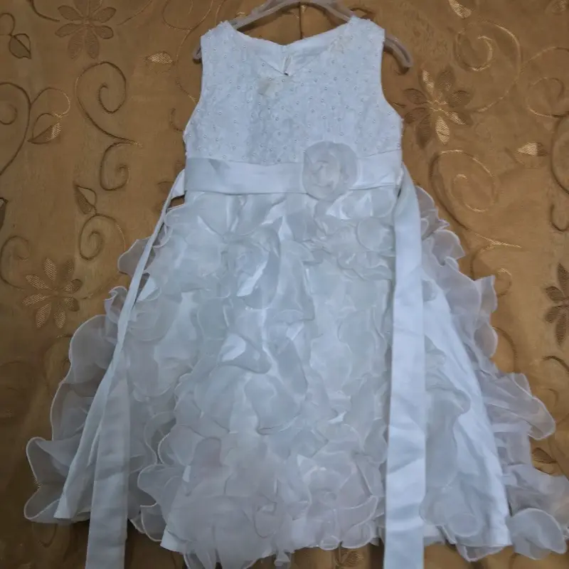 Vestido de fiesta blanco para niña con detalles florales - 6