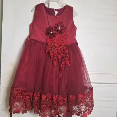 Vestido de fiesta infantil burdeos con encaje - miniatura 6