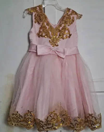 Vestido de fiesta infantil rosa con encaje dorado - miniatura 1