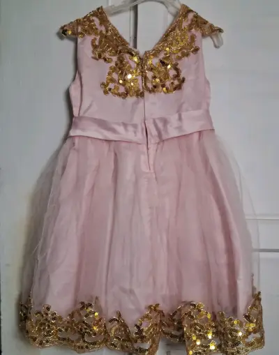 Vestido de fiesta infantil rosa con encaje dorado - miniatura 3
