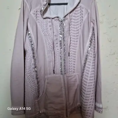 Chaqueta con capucha y lentejuelas rosada - miniatura 1