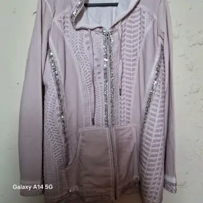 Chaqueta con capucha y lentejuelas rosada - miniatura 2