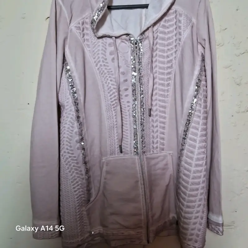 Chaqueta con capucha y lentejuelas rosada - 5
