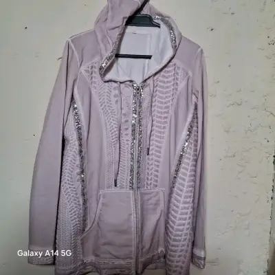 Chaqueta con capucha y lentejuelas rosada - miniatura 6