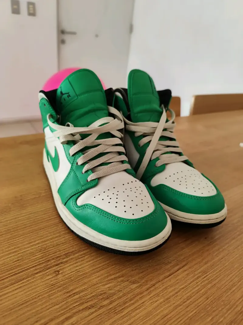 Zapatillas Nike jordan verdes y blancas - 1
