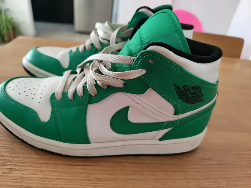 Zapatillas Nike jordan verdes y blancas - 2