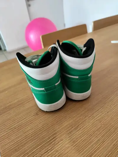 Zapatillas Nike jordan verdes y blancas - miniatura 3