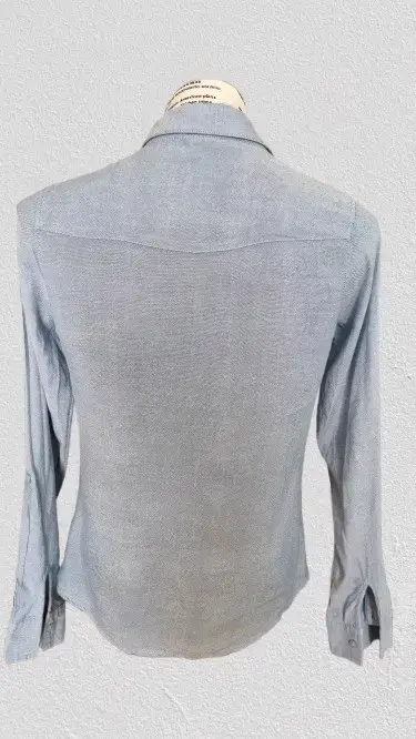 Camisa de mezclilla azul claro para mujer - miniatura 4