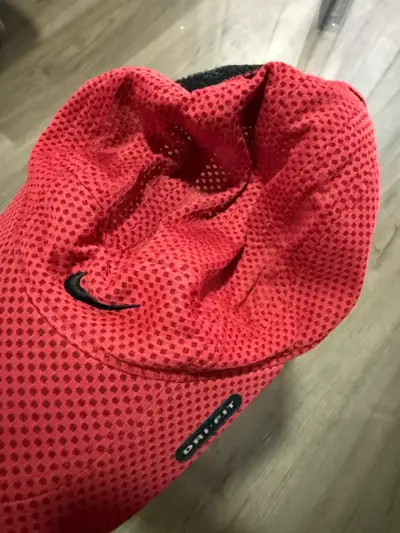 Gorra deportiva Nike roja Dri-FIT - miniatura 2
