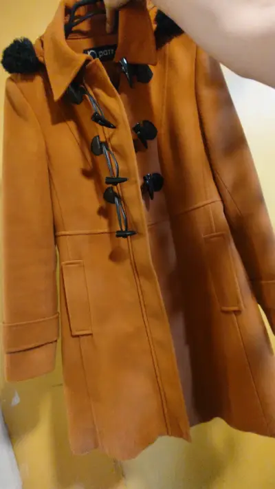 Abrigo de boutique elegante y entallado - miniatura 3