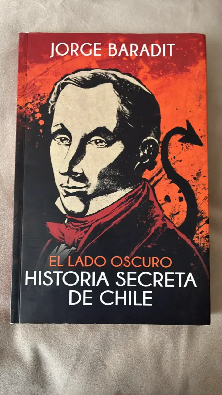 Libro 'Historia Secreta de Chile' de Jorge Baradit - 1