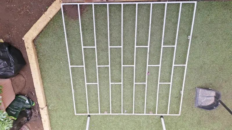 Reja de metal para ventana o puerta