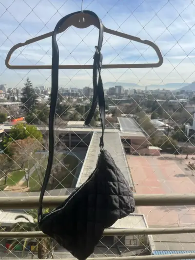 Bolso acolchado negro con cierre - miniatura 2