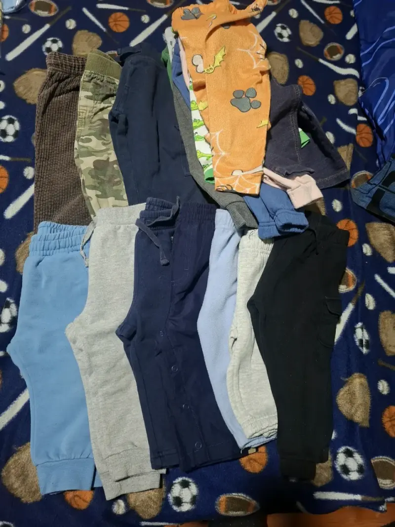 Lote de pantalones para niños variados