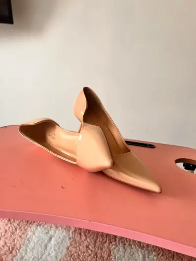 Zapatos de tacón nude elegantes - miniatura 1