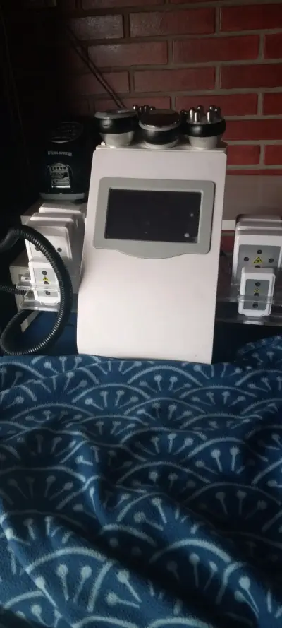 Máquina de cavitación 6 en 1 estética profesional - miniatura 2