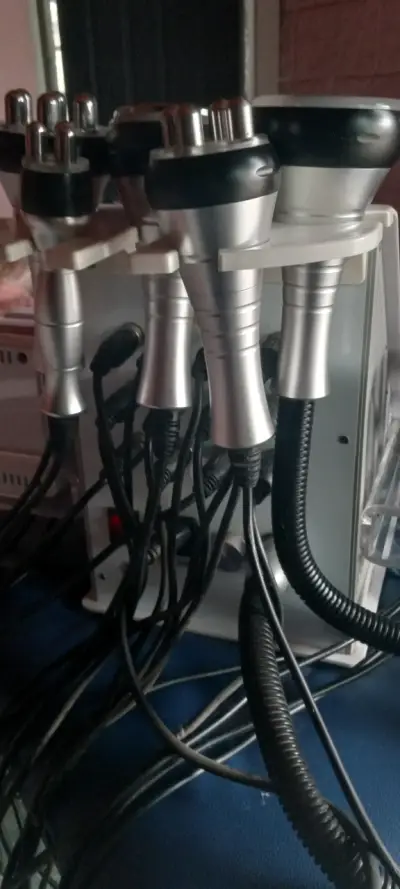 Máquina de cavitación 6 en 1 estética profesional - miniatura 3