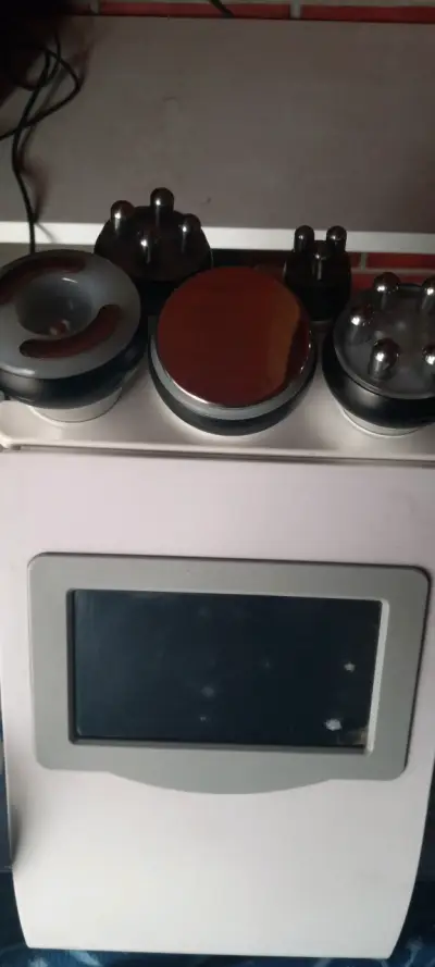Máquina de cavitación 6 en 1 estética profesional - miniatura 4