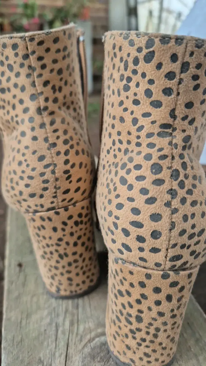 Botines de cuero animal print con cierre lateral - 3