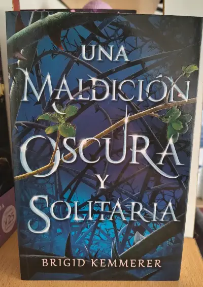 Una maldición oscura y solitaria - Brigid Kemmerer - miniatura 1