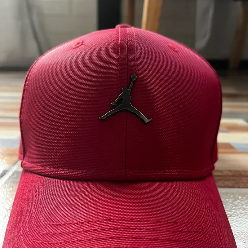 Gorra roja Jordan - 1