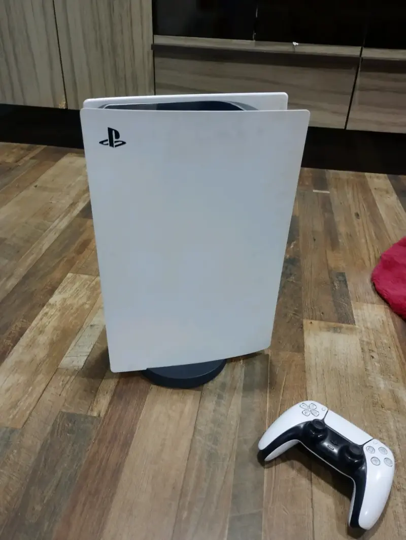 Consola PlayStation 5 con dos mandos - 3