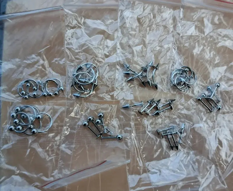 piercings de acero inoxidable