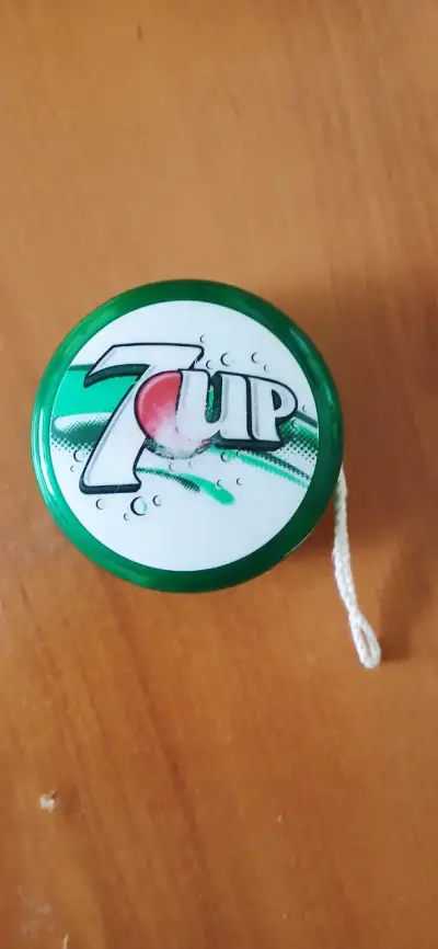 Yoyo 7Up coleccionable verde - miniatura 2