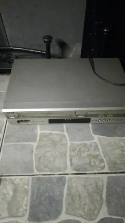 Reproductor de DVD y VHS plateado - miniatura 2