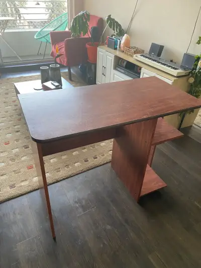 Escritorio de madera compacto con estantes - miniatura 1