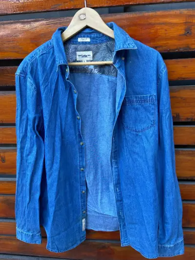 Camisa de mezclilla azul jeans - miniatura 1