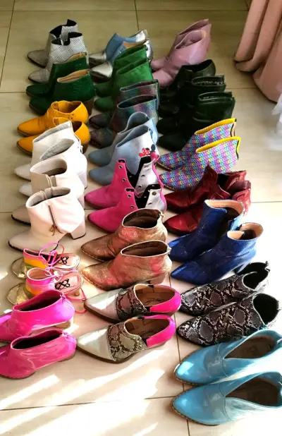 Vendo lote de botines de colores variados - miniatura 5