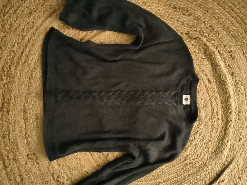 Suéter gris oscuro Marca Wild Lama