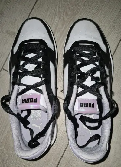 Zapatillas Puma negras y blancas con detalles holográficos - miniatura 4