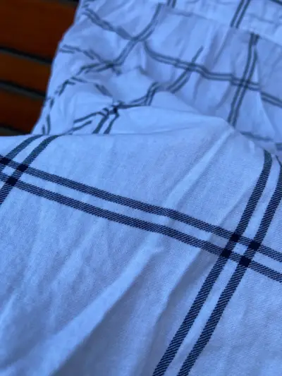Camisa a cuadros blanca y negra - miniatura 3