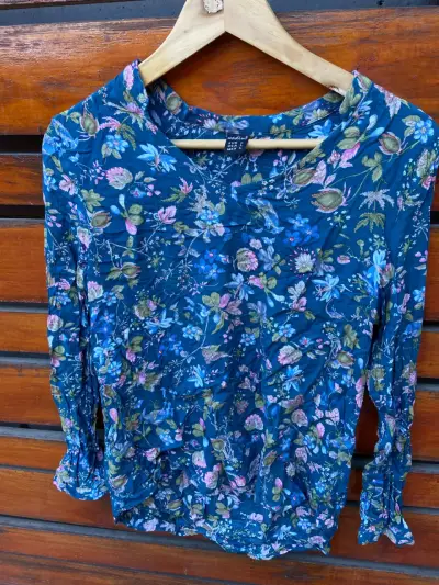 Blusa floral de manga larga azul - miniatura 3