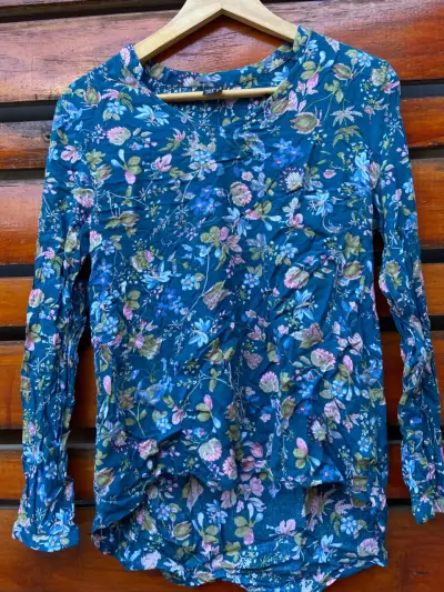 Blusa floral de manga larga azul - miniatura 4