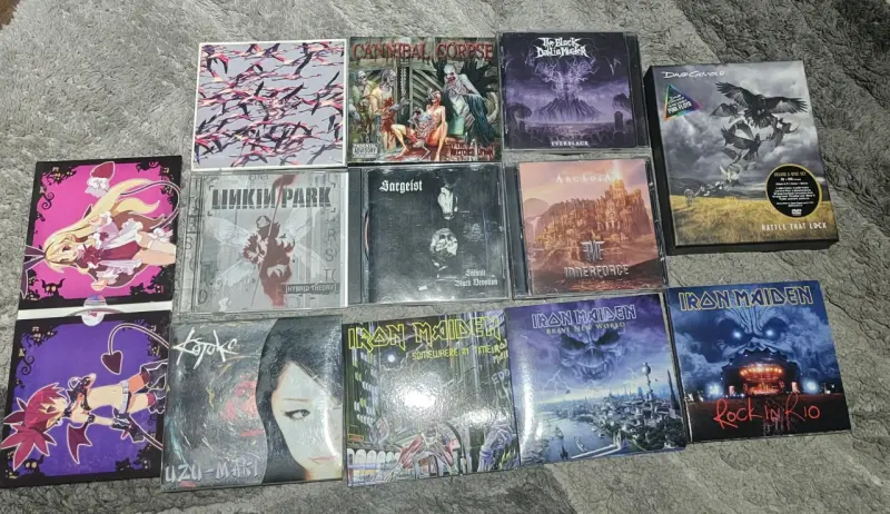 Minicomponente más CDs de música variada - 2