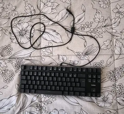 Teclado mecánico Targa con cable USB y luces - miniatura 1