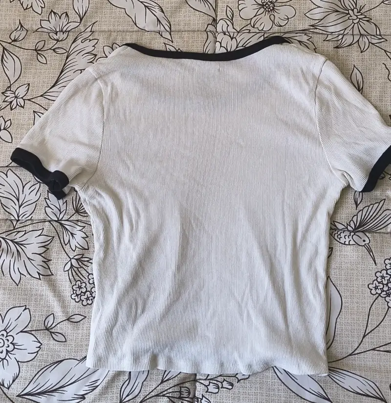 Polera blanca con ribete negro Sybilla - 2