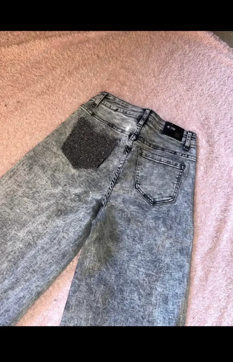 Jeans gris con brillos - 3