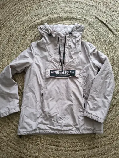 Anorak beige con capucha 'Adventure for All' - miniatura 1