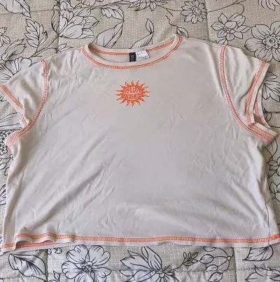 Polera beige con diseño de sol naranja H&M - miniatura 1