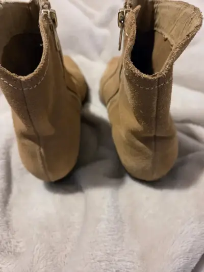 Botines de gamuza beige con cierre lateral - miniatura 2