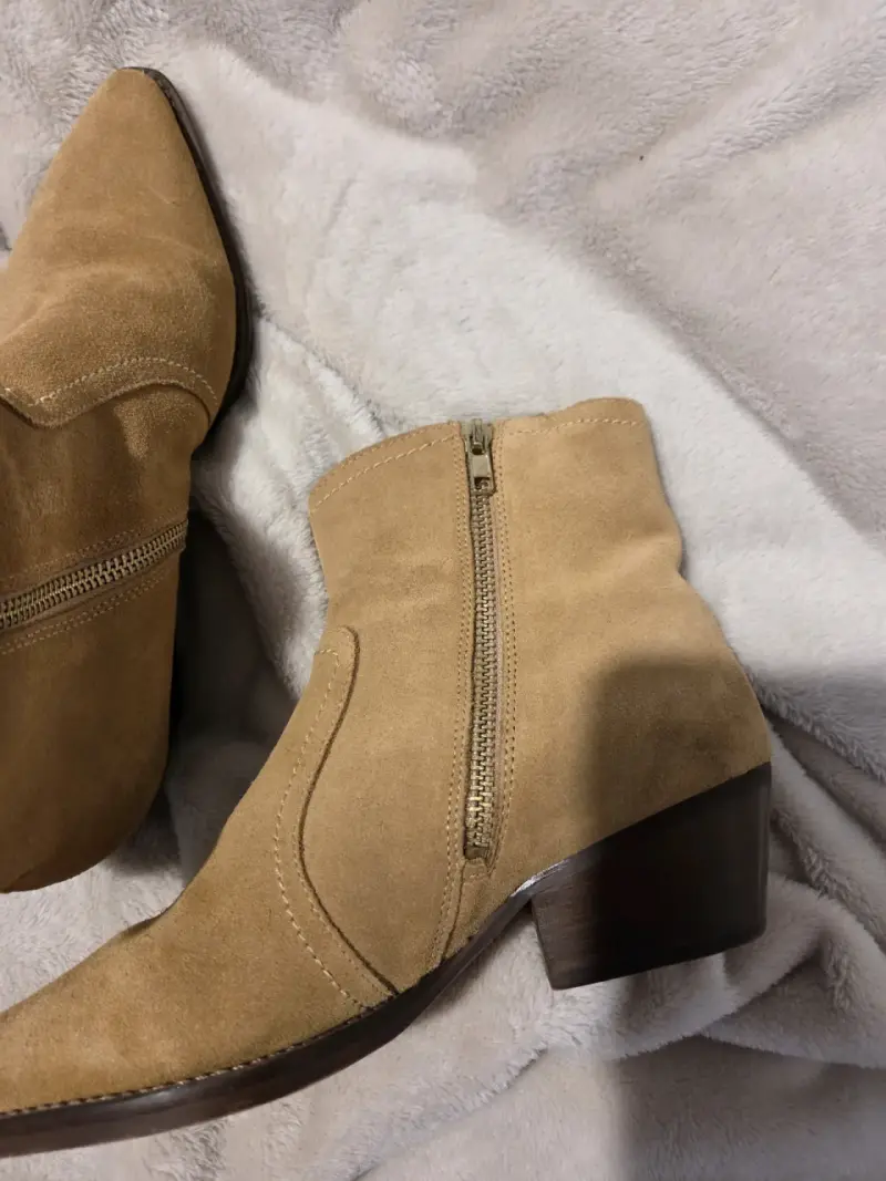 Botines de gamuza beige con cierre lateral - 3