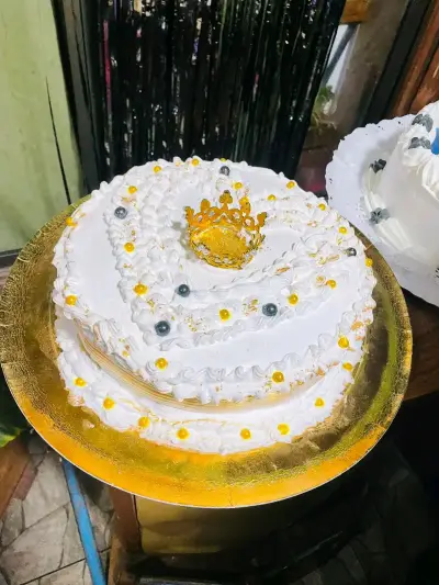 Brazo de reina con decoraciones de chocolate - miniatura 3