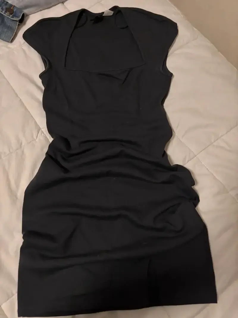 Vestido negro elegante sin mangas - 1