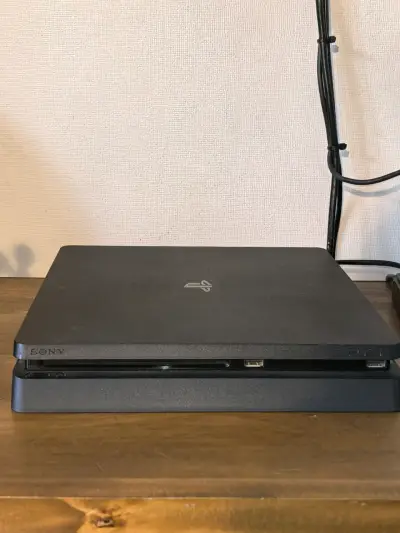 Consola PS4 con DOS controles y TRES juegos - miniatura 2
