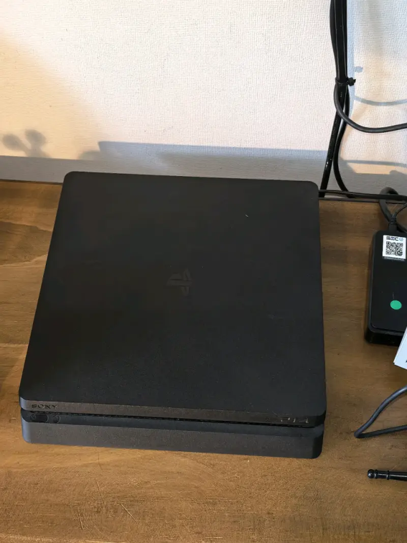 Consola PS4 con DOS controles y TRES juegos - 3