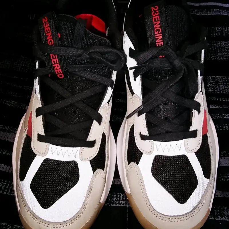 Zapatillas deportivas jordan e200 negras y blanca - 1
